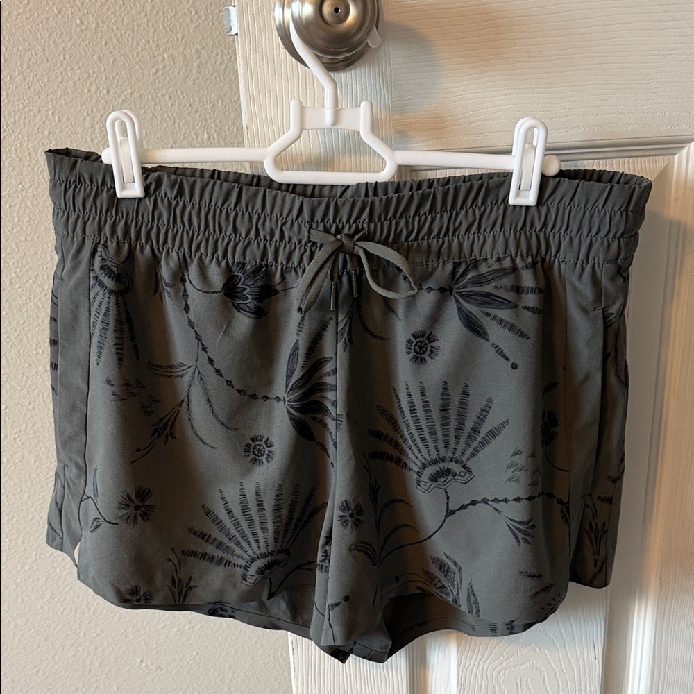 Grey Floral Print Elastic Waist Shorts